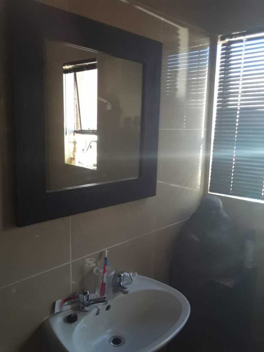 2 Bedroom Property for Sale in Zonnebloem Western Cape